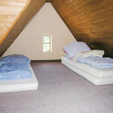 Three-bedroom Holiday In Nejdek